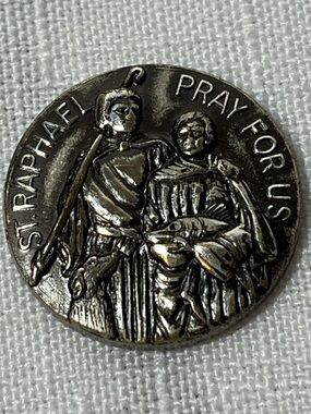 St. Raphael Patron Saint Round Token
Silver Tone
Pray for Us
Vintage